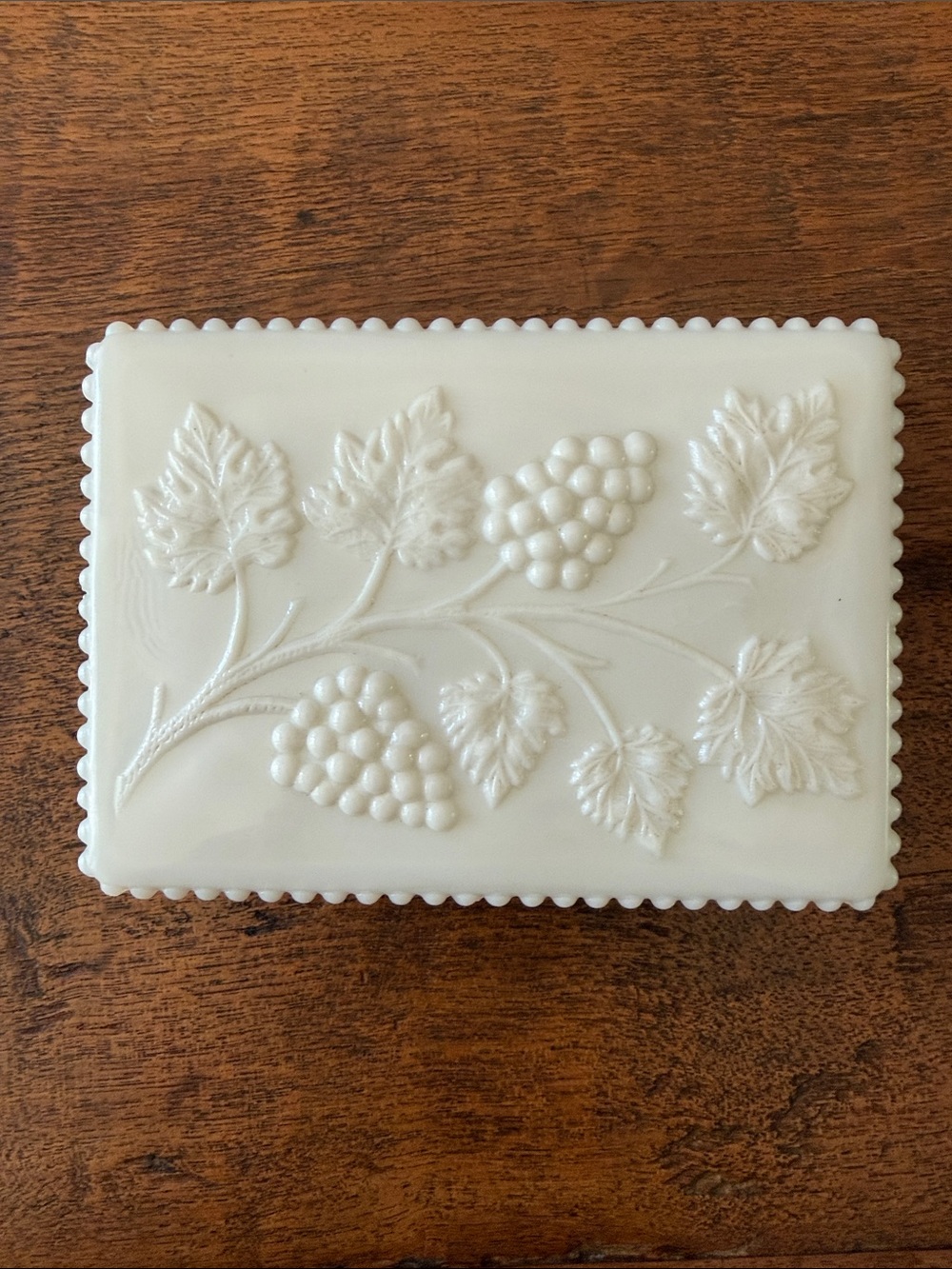 Vintage Westmoreland Milk Glass Lidded Box w/ Grapes & Vines and Beaded Edges - Picture 2 of 10